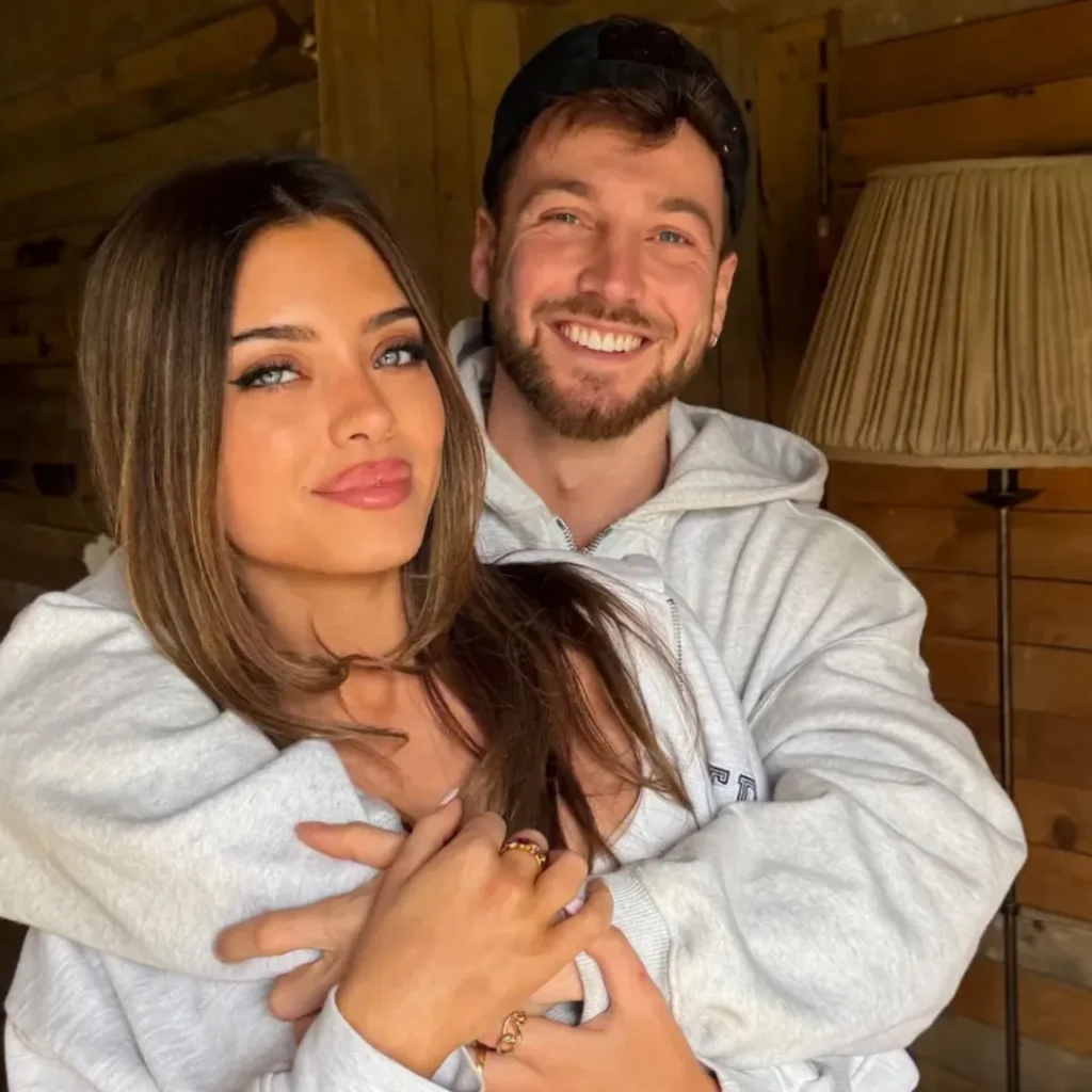 Sam Thompson Girlfriend